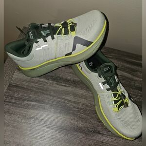 Women's Running Shoes Mount to Coast Agave